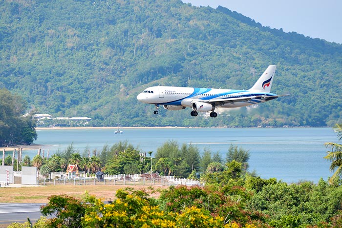 Atterrissage d'un avion de Bangkok Airways à Koh Samui.