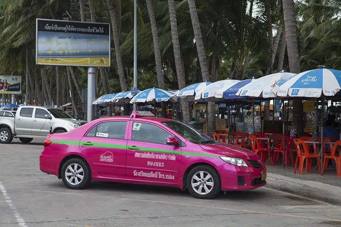 Taxi stationné à Pattaya