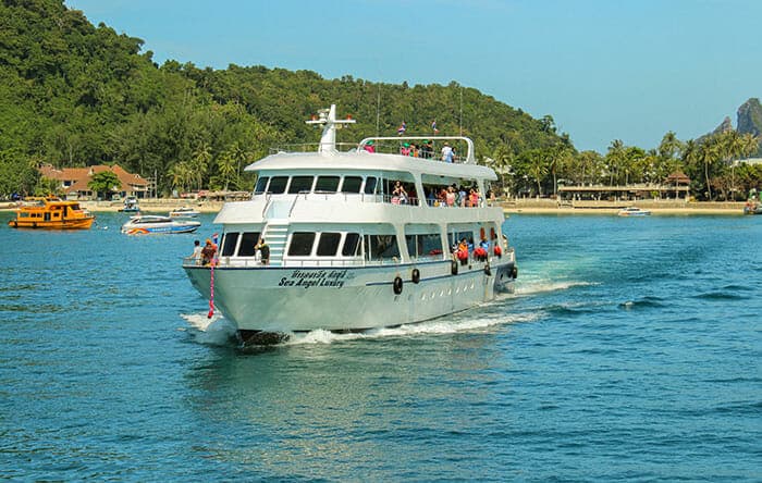 Ferry Sea Angel au départ de l'île Phi Phi