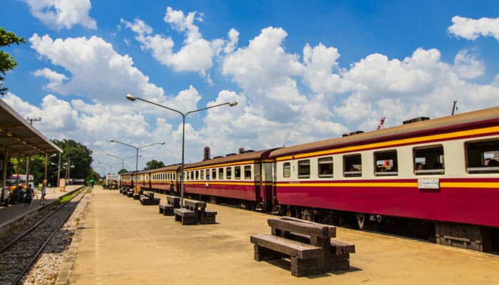 Train en route de Bangkok à Ayutthaya