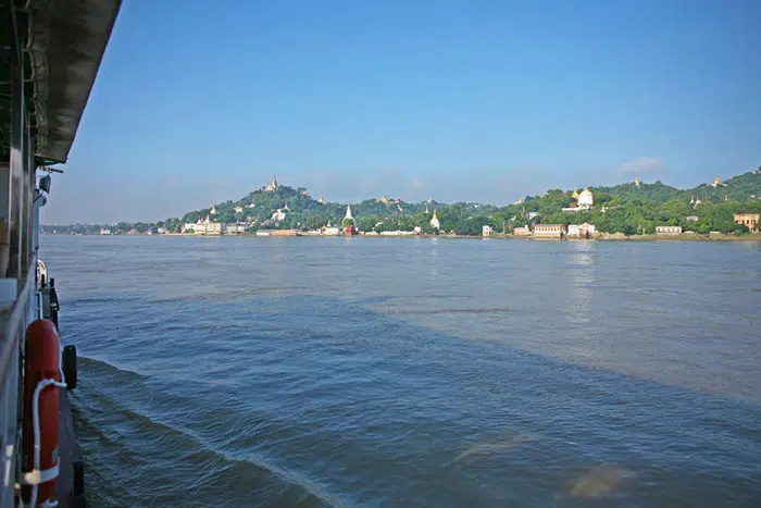 De Mandalay &aacute; Bagan en Bateau