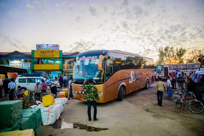 De Mandalay &aacute; Bagan en Bus